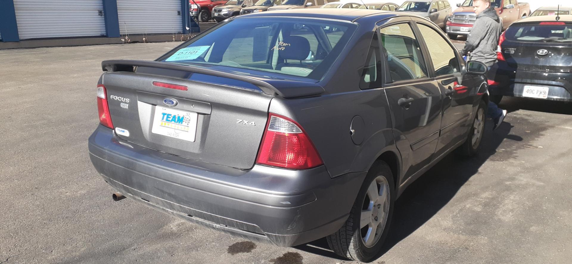 2005 Ford Focus ZX4 S (1FAFP34N15W) with an 2.0L L4 DOHC 16V engine, located at 2015 Cambell Street, Rapid City, SD, 57701, (605) 342-8326, 44.066433, -103.191772 - CARFAX AVAILABLE - Photo#7